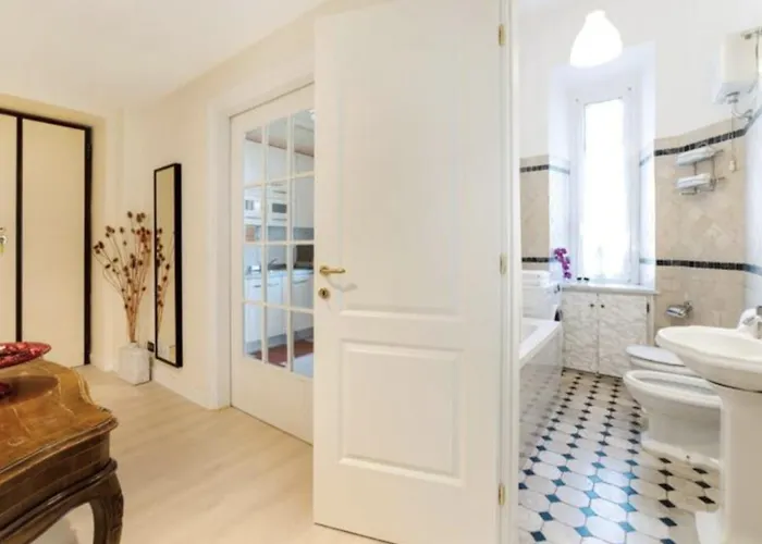 Sunny Flat In Elegant Building Close To Colosseum Lejlighed